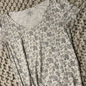 Hollister tshirt, light pink elephants - M